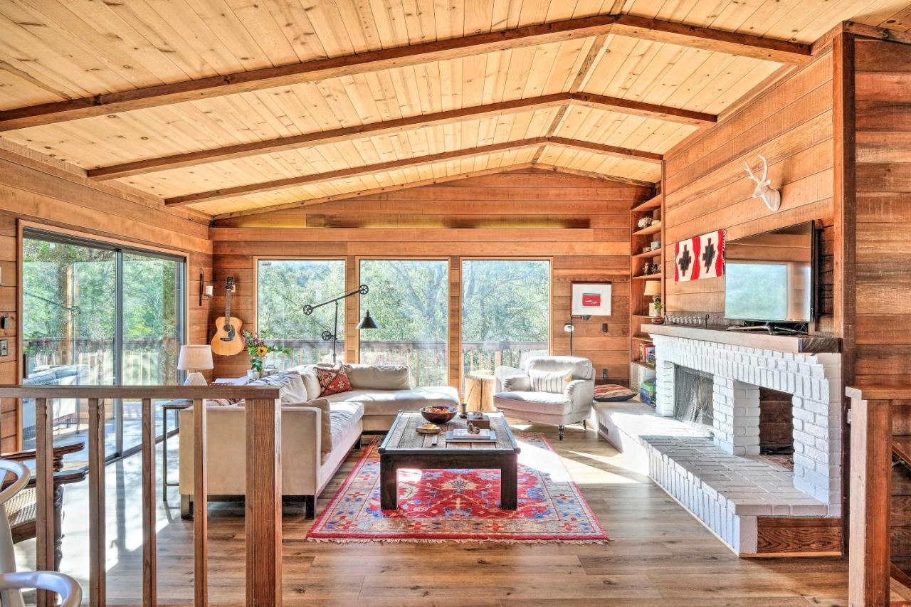 Hébergement de vacances With Outdoor Perks And Game