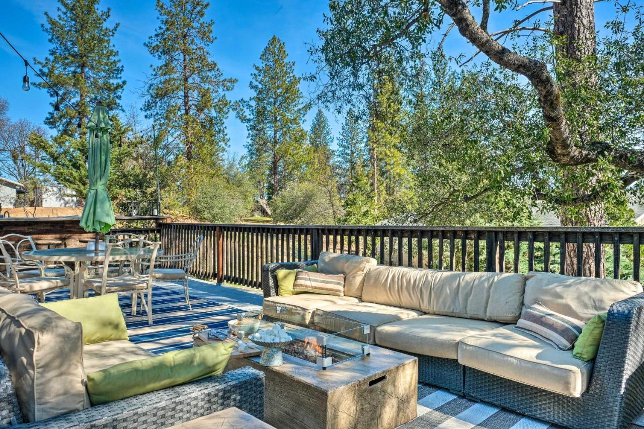 With Outdoor Perks And Game *
