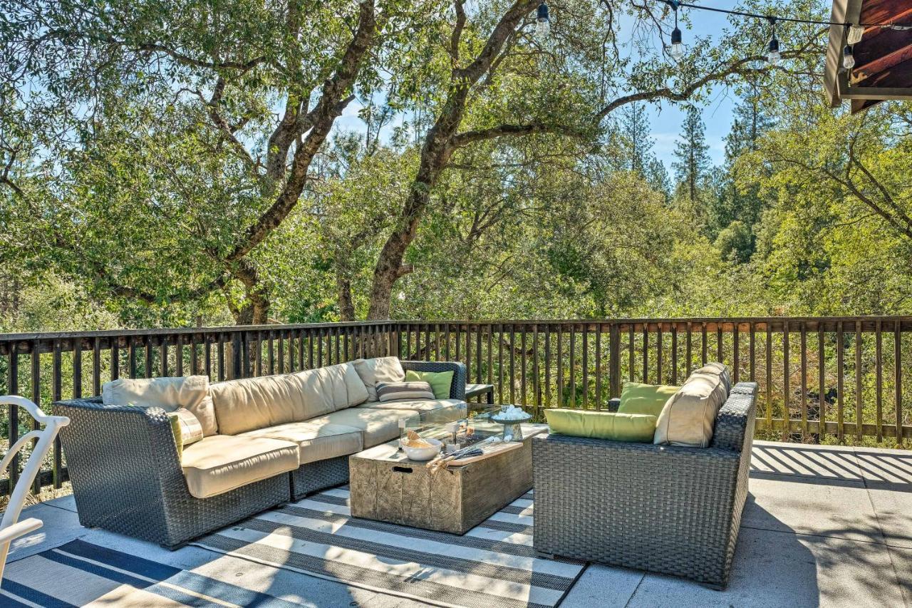 With Outdoor Perks And Game * Groveland