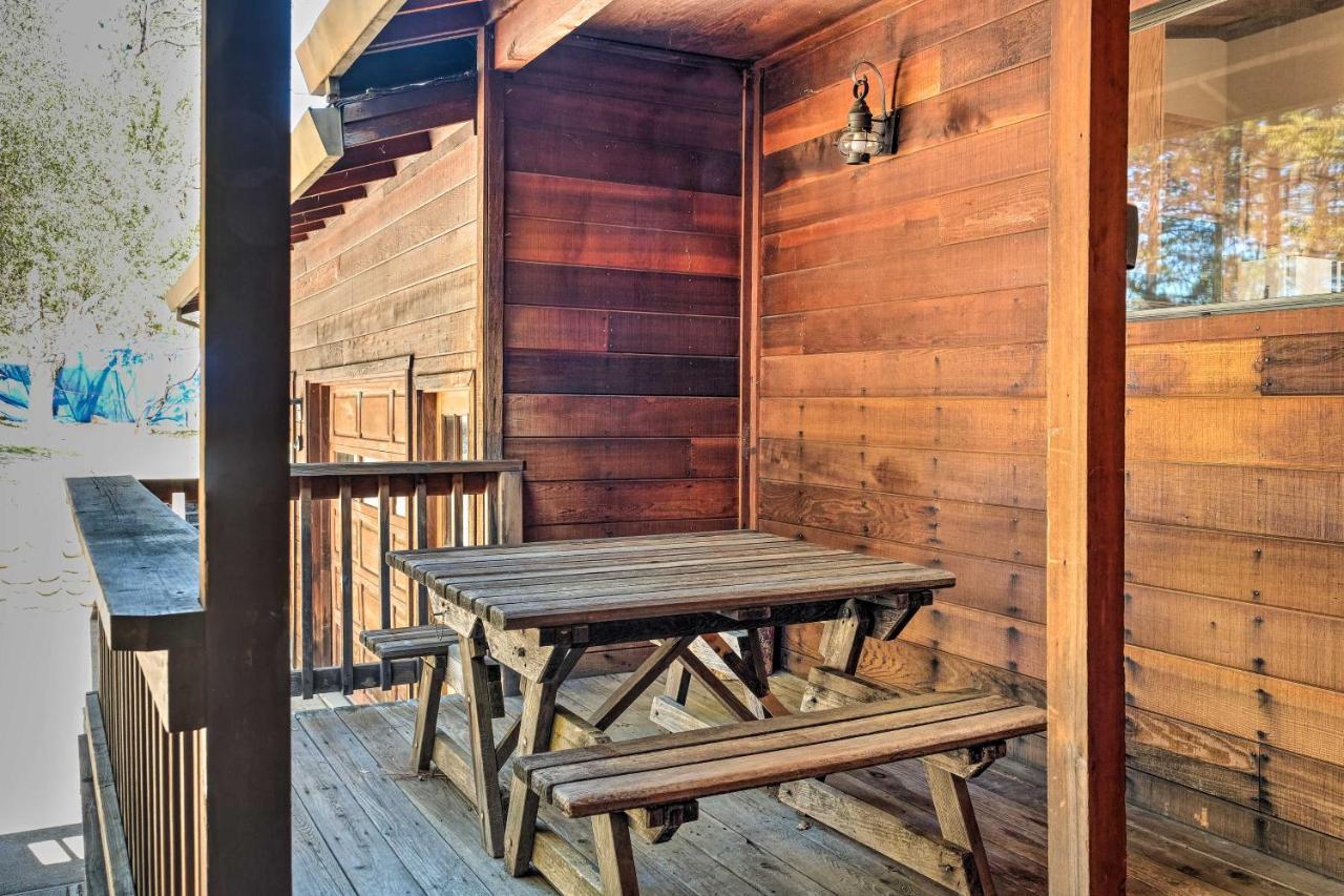 With Outdoor Perks And Game Hébergement de vacances Groveland